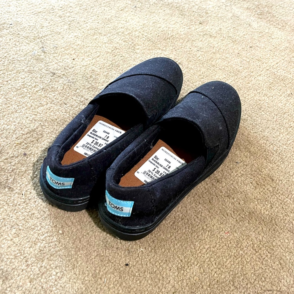 Toms Black Shoes Size 7 Never Worn